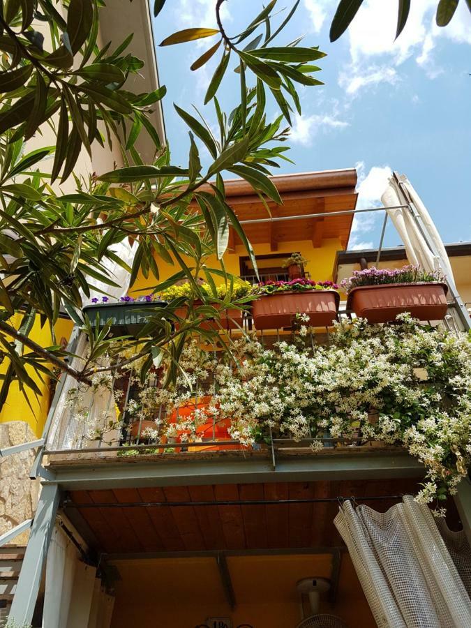 Dora Baltea Monolocale Primo Piano Mansarda Secondo Piano เวโรนา ภายนอก รูปภาพ