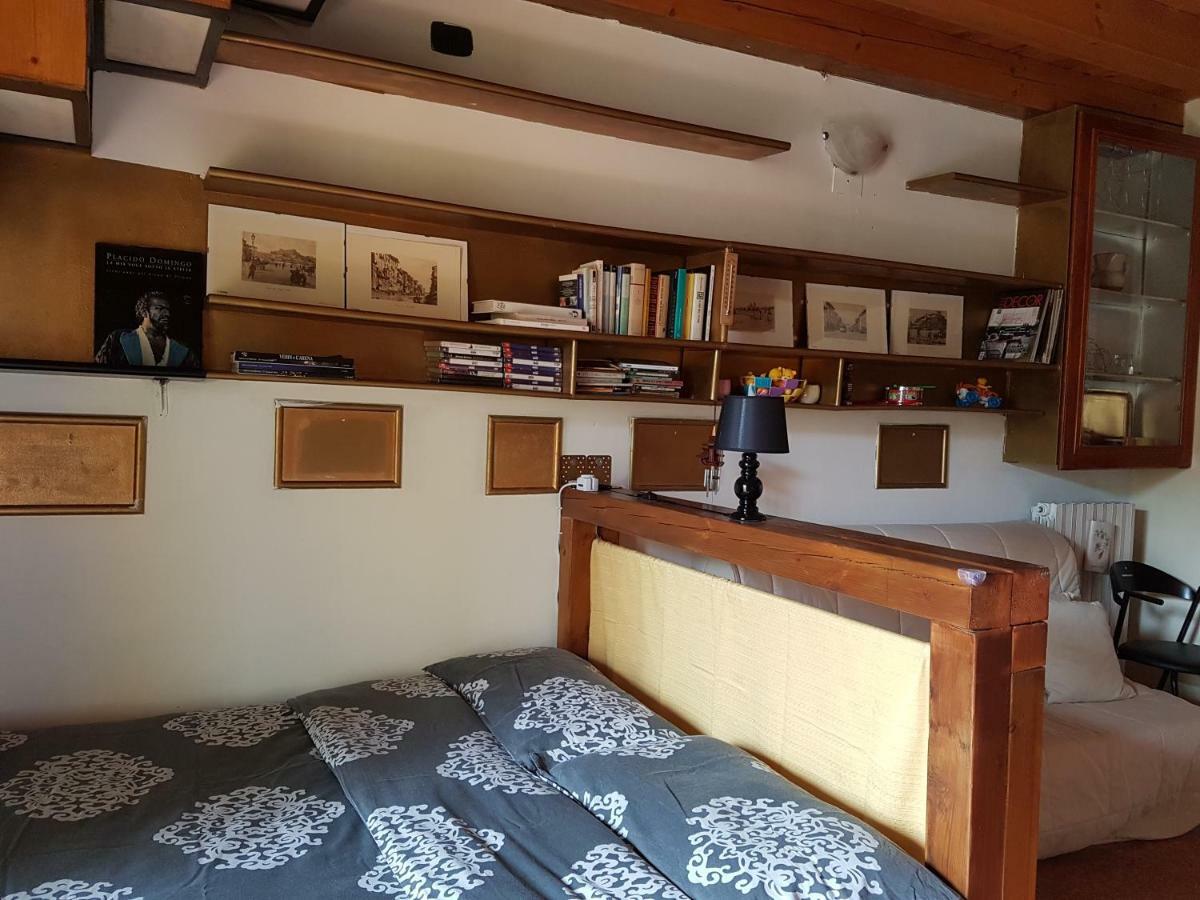 Dora Baltea Monolocale Primo Piano Mansarda Secondo Piano เวโรนา ภายนอก รูปภาพ