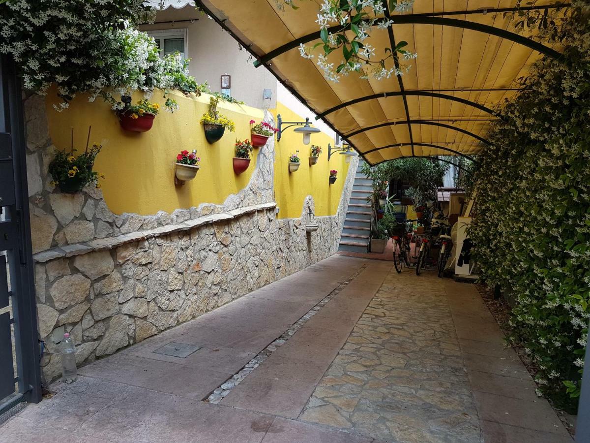 Dora Baltea Monolocale Primo Piano Mansarda Secondo Piano เวโรนา ภายนอก รูปภาพ