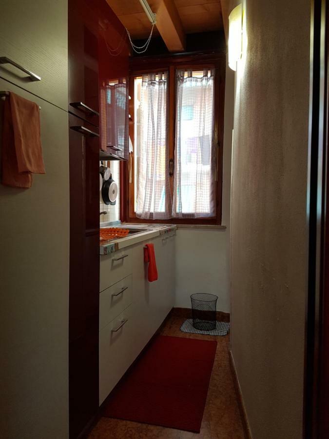 Dora Baltea Monolocale Primo Piano Mansarda Secondo Piano เวโรนา ภายนอก รูปภาพ