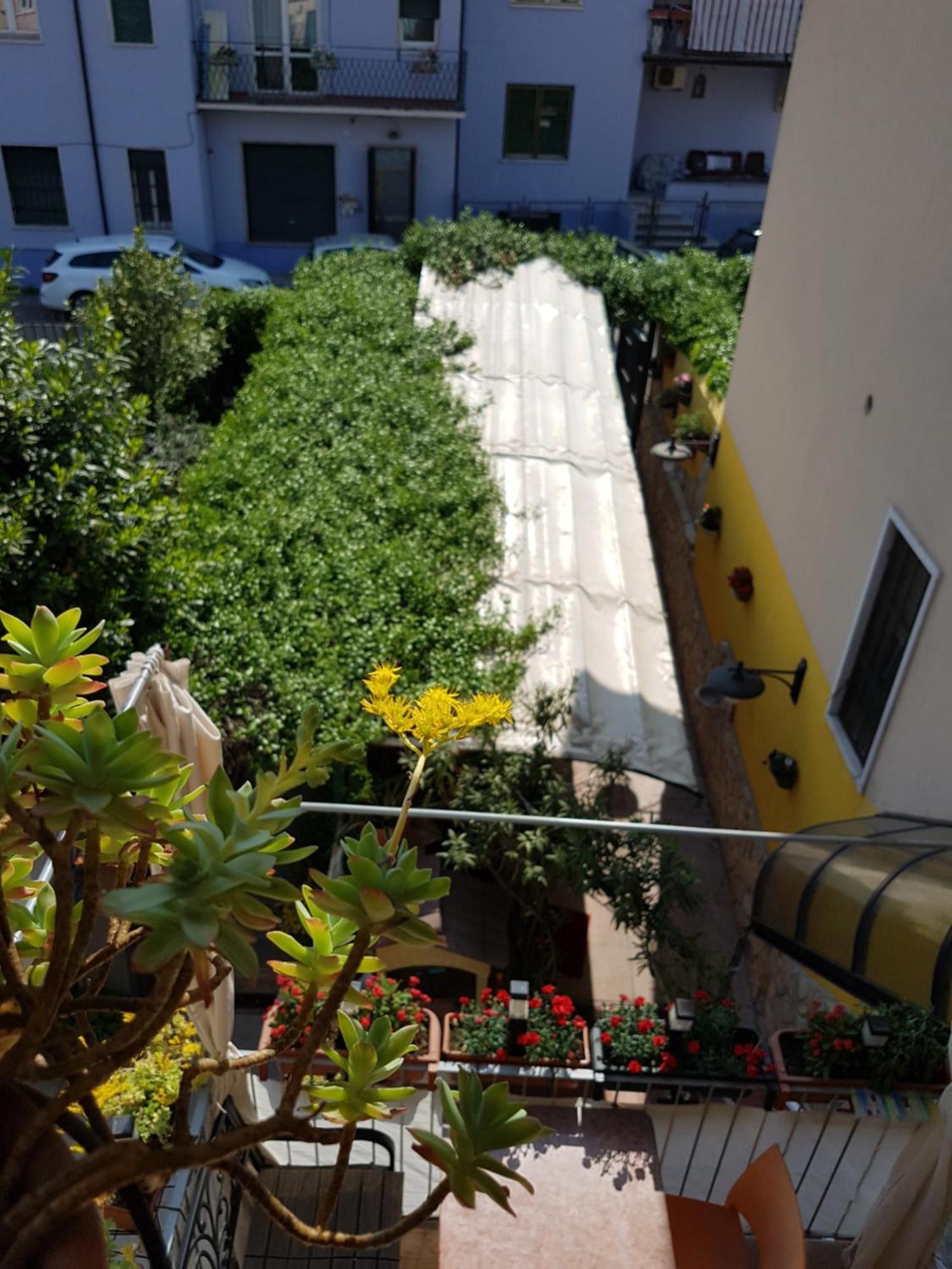 Dora Baltea Monolocale Primo Piano Mansarda Secondo Piano เวโรนา ภายนอก รูปภาพ