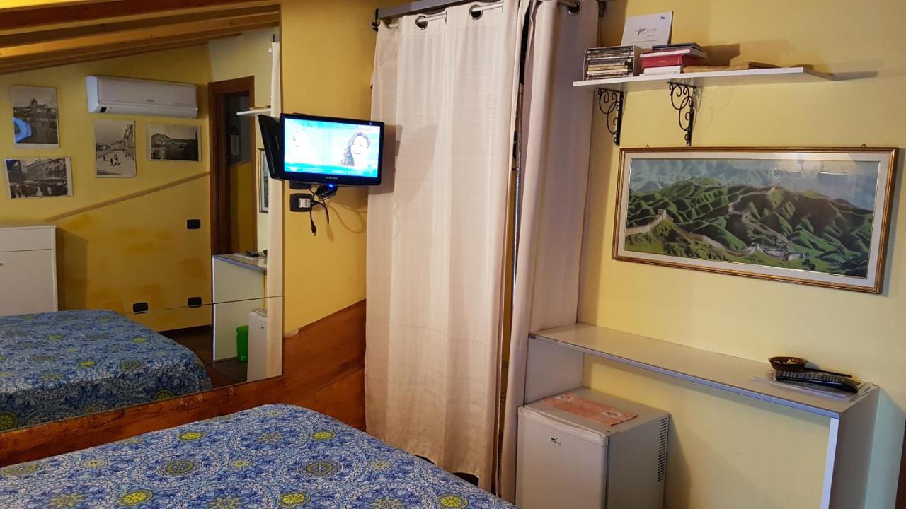 Dora Baltea Monolocale Primo Piano Mansarda Secondo Piano เวโรนา ภายนอก รูปภาพ
